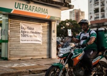 Grande rede de farmácias muda modelo de negócio, fecha unidades de rua e aposta em operação digital integrada