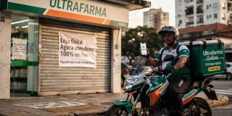 Grande rede de farmácias muda modelo de negócio, fecha unidades de rua e aposta em operação digital integrada