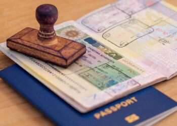 Quem precisa atualizar o passaporte brasileiro em 2026