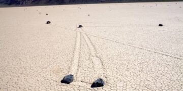O mistério revelado: como as rochas do Vale da Morte conseguem deslizar sozinhas pelo deserto