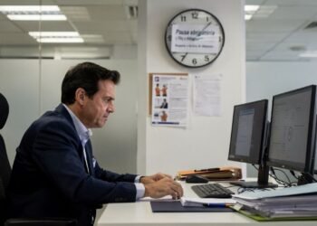 Justiça demite por justa causa quem ignora a pausa de 15 minutos e decisão já muda condutas em empresas de todo o país