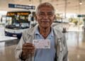 Lei garante passagem interestadual gratuita para idosos, mas o benefício só vale se for solicitado com esses documentos e prazos