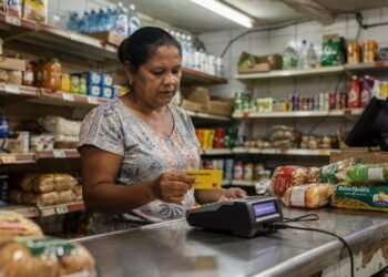 Novo cartão do Bolsa Família começa a ser usado em 2026 e permite compras direto na maquininha com mais segurança e sem filas