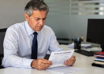 Quem tem mais de 57 ou 62 anos e ainda trabalha pode estar protegido por nova lei que proíbe demissão sem causa