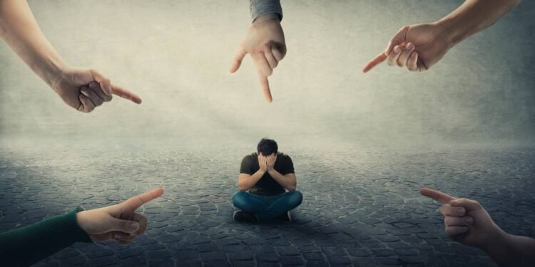 Pensar no pior pode ajudar: a pergunta que diminui a ansiedade social e aumenta a segurança