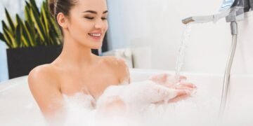 Dicas para hidratar a pele corretamente e manter maciez mesmo no clima seco