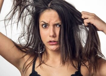 Adeus ao frizz: truques dos cabeleireiro para manter o cabelo perfeito mesmo com chuva e vento