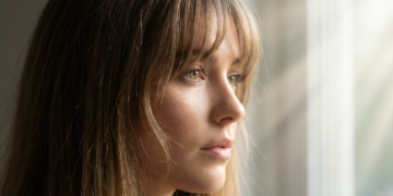 Quer afinar o rosto sem cirurgia? Cortes e cores diferentes de cabelo criam efeito imediato de alongamento