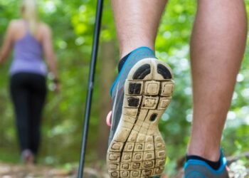 Pés e joelhos doendo? Veja como prevenir lesões após caminhadas longas