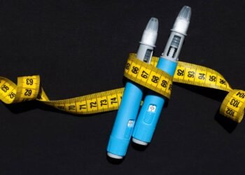 As canetas que emagrecem funcionam, mas não são inofensivas, entenda os riscos e cuidados