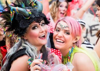 Brilho, neon e conforto: monte o look perfeito para os bloquinhos do Carnaval 2026