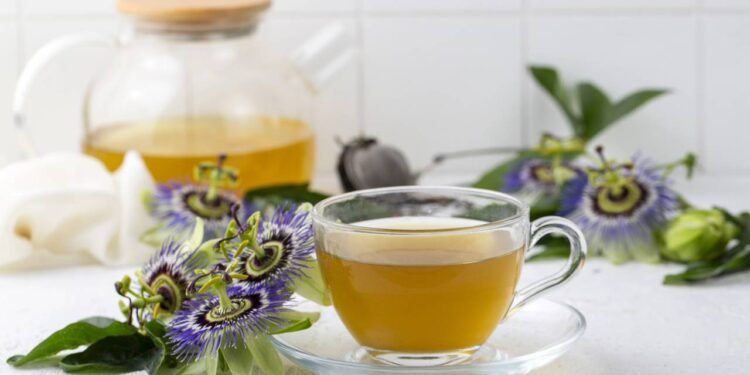 Quando se fala em calmante natural de maracujá, o destaque vai para as folhas da Passiflora - Créditos: depositphotos.com / EsinDeniz