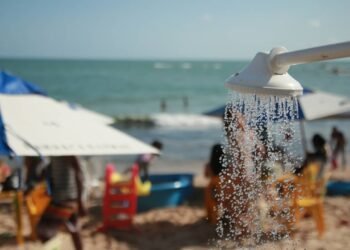 Banho quente pode pesar na conta: veja como reduzir o gasto do chuveiro sem abrir mão do conforto