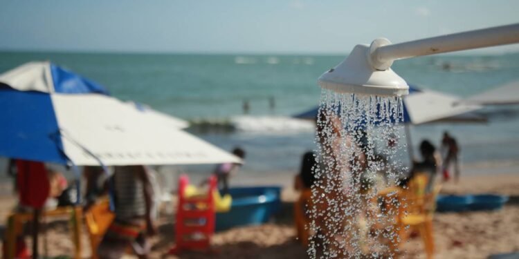 O tempo que você fica embaixo da água quente é um dos maiores responsáveis pelo gasto de energia - Créditos: depositphotos.com / joasouza