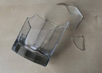 Como reciclar copo de vidro quebrado com segurança e estilo