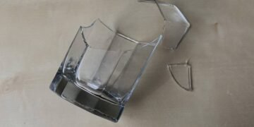 Como reciclar copo de vidro quebrado com segurança e estilo