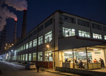 A fábrica chinesa que produz mais de 10 milhões de celulares e funciona 24 horas por dia