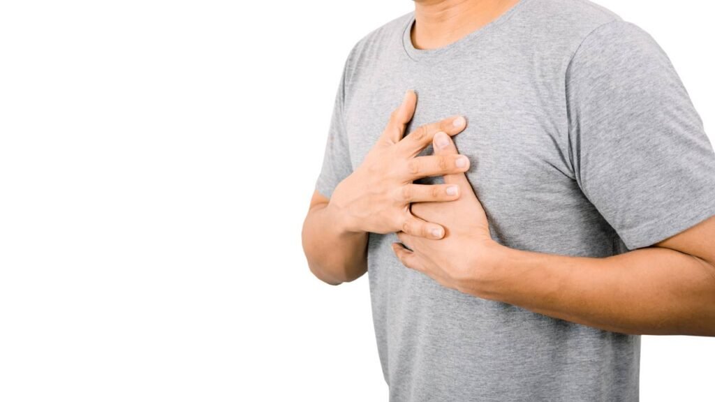 Mão no peito por 60 segundos: o movimento simples que ativa o autocuidado e acalma o estresse