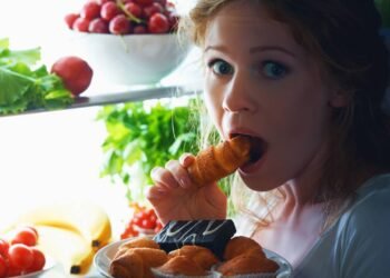 Fome ou ansiedade? Saiba como identificar a fome emocional e retomar o controle da sua rotina