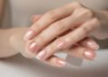 Diga adeus ao esmalte: a manicure japonesa é a nova tendência que valoriza as unhas naturais com sofisticação