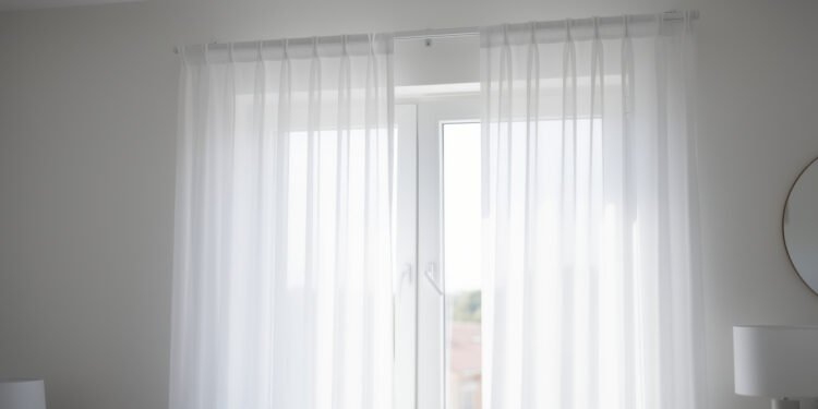 Diga adeus às cortinas tradicionais: as soluções para pendurá-las sem furar as paredes