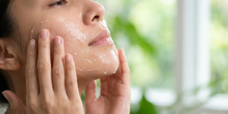 Antes de usar babosa no corpo, faça isso: passo essencial para remover a parte tóxica e evitar irritações