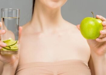 Dicas de ouro para manter a hidratação corporal adequada durante o verão mesmo com uma rotina corrida