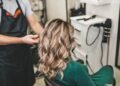 Como preservar o efeito de salão nas suas mechas iluminadas sem sair de casa