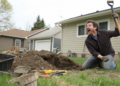 Durante obra em casa, homem faz descoberta impressionante: ouro de R$ 4 milhões estava enterrado no quintal