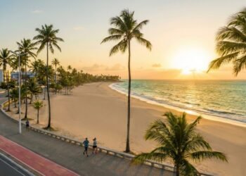 A capital litorânea que proibiu arranha-céus na beira-mar e preservou o horizonte mais aberto do Brasil
