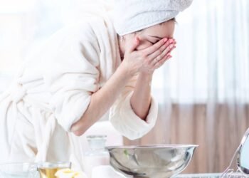 Rugas, flacidez e manchas: como a temperatura da água influencia no envelhecimento precoce