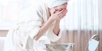 Rugas, flacidez e manchas: como a temperatura da água influencia no envelhecimento precoce