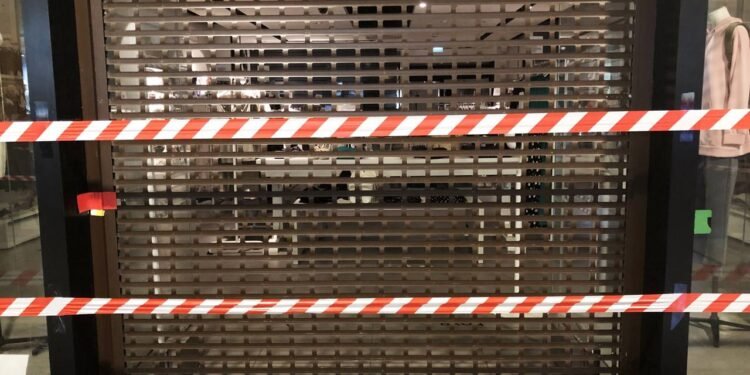 Loja fecha toda sua rede