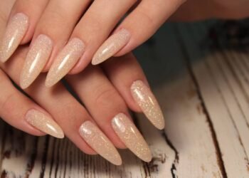 Unhas naturais gigantes e inquebráveis: aprenda o passo a passo definitivo para fortalecer a queratina