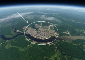 A metrópole brasileira que cresceu isolada no meio da maior floresta do planeta