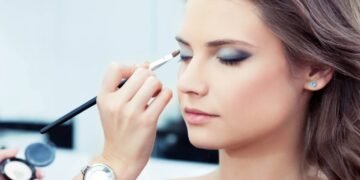 Guia SOS Carnaval: o que levar na pochete para retocar a maquiagem e manter o rosto sequinho