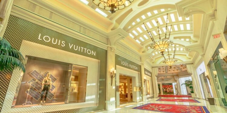 Nem o prestígio garante sobrevivência: 10 marcas de luxo que podem entrar em crise em 2026