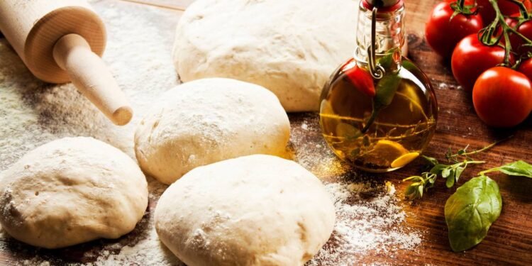 Massa clássica de pizza italiana pode ser feita em casa
