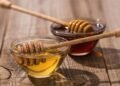 Mel não é tão saudável quanto parece, veja o que a ciência diz sobre “açúcar natural”
