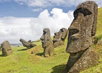 Corpos de pedra e símbolos sagrados: decifrando os significados ocultos dos Moais