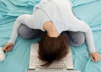 Os sinais silenciosos de que seu corpo precisa de descanso real