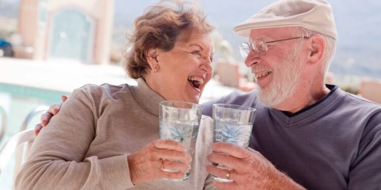 Com o passar do tempo, a pele tende a ficar mais fina e produzir menos óleo natural - Créditos: depositphotos.com / Feverpitch