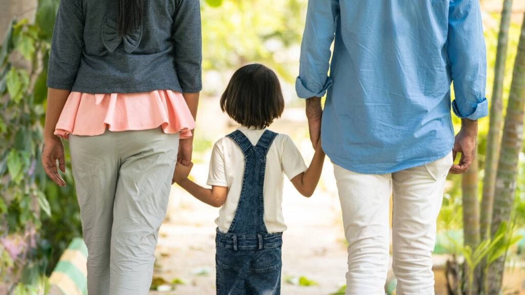 Métodos modernos de criação infantil causam discussão: o que realmente funciona