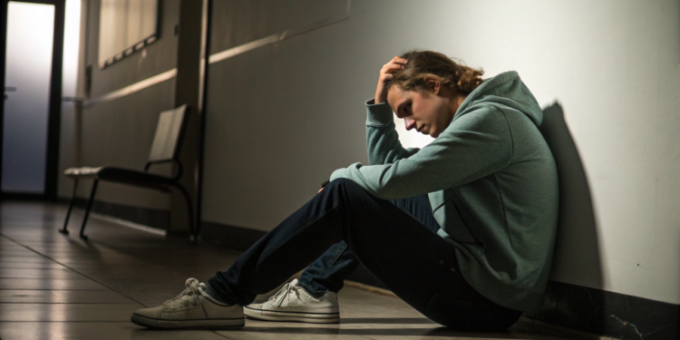 Você pode estar vivendo um burnout silencioso: sintomas comuns que não parecem graves, mas cansam profundamente