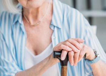 Passou dos 50? Estes são 5 hábitos comuns que aceleram o envelhecimento sem você perceber