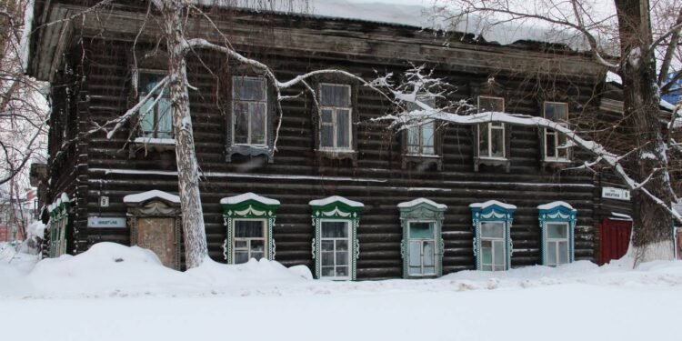 O vilarejo registra temperaturas médias de inverno próximas a -50 °C e já alcançou marcas em torno de -71 °C ao longo do século XX - Créditos: depositphotos.com / tannjuska