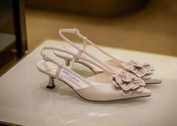 O sapato elegante e moderno que transforma look básico sem precisar de salto alto