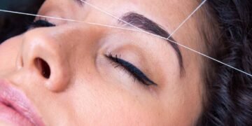 Sobrancelhas naturais aos 55 anos: dicas práticas para preencher falhas e devolver o equilíbrio ao rosto