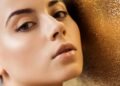 A tendência de maquiagem dourada que combina com qualquer look de festa