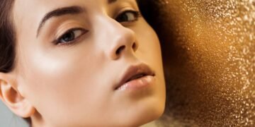 A tendência de maquiagem dourada que combina com qualquer look de festa